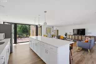 2021 SW Main St, Portland, OR 97205 - Photo 23