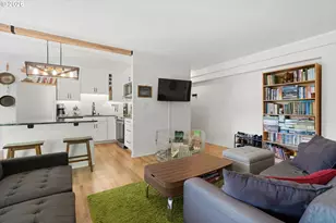 2021 SW Main St, Portland, OR 97205 - Photo 7