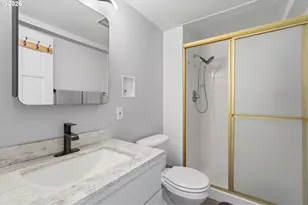2021 SW Main St, Portland, OR 97205 - Photo 21