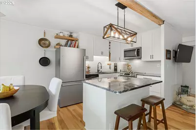 2021 SW Main St #41, Portland, OR 97205 - Photo 9