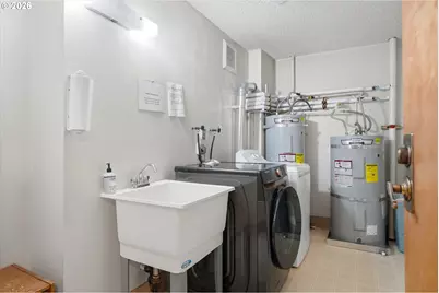 2021 SW Main St #41, Portland, OR 97205 - Photo 37