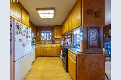 173 Park St, Glide, OR 97443 - Photo 11