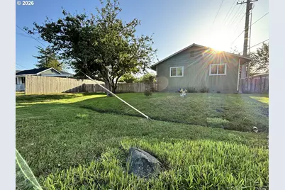 537 Art St, Brookings, OR 97415 - Photo 3