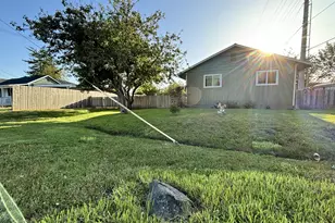 537 Art St, Brookings, OR 97415 - Photo 3