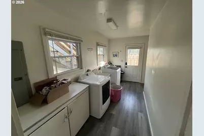 1022 Horn Ln, Eugene, OR 97404 - Photo 9