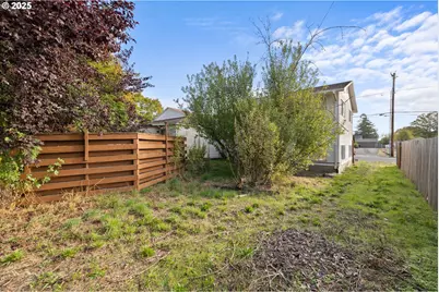 805 SE 139th Ave, Portland, OR 97233 - Photo 47
