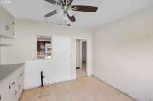 805 SE 139th Ave, Portland, OR 97233 - Photo 13