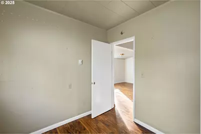 805 SE 139th Ave, Portland, OR 97233 - Photo 7