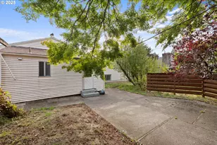 805 SE 139th Ave, Portland, OR 97233 - Photo 43