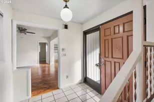 805 SE 139th Ave, Portland, OR 97233 - Photo 17