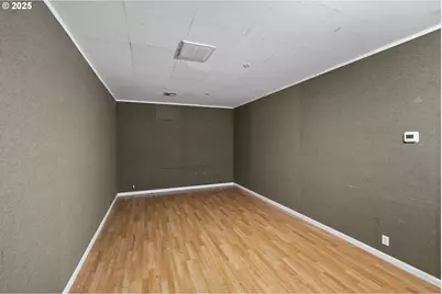 805 SE 139th Ave, Portland, OR 97233 - Photo 37