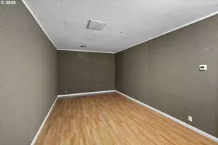 805 SE 139th Ave, Portland, OR 97233 - Photo 37