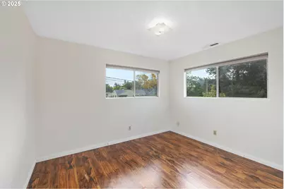 805 SE 139th Ave, Portland, OR 97233 - Photo 25