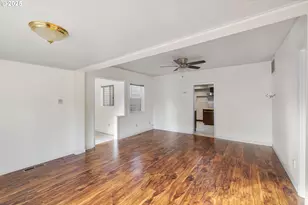 805 SE 139th Ave, Portland, OR 97233 - Photo 3