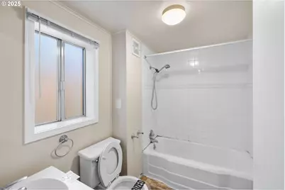 805 SE 139th Ave, Portland, OR 97233 - Photo 21
