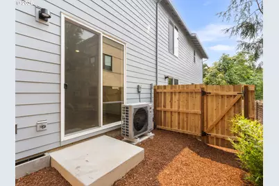 2731 SE Clinton St, Portland, OR 97202 - Photo 11