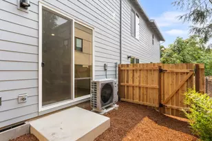 2731 SE Clinton St, Portland, OR 97202 - Photo 11