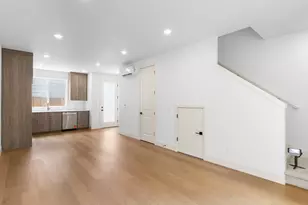2731 SE Clinton St, Portland, OR 97202 - Photo 3