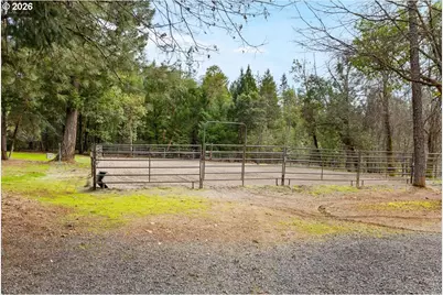 122 Carlos Ave, Rogue River, OR 97537 - Photo 29