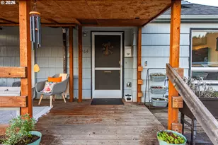 1064 E Taylor Ave, Cottage Grove, OR 97424 - Photo 3