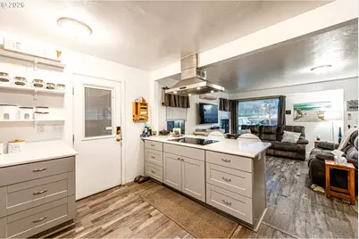 1064 E Taylor Ave, Cottage Grove, OR 97424 - Photo 11