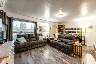 1064 E Taylor Ave, Cottage Grove, OR 97424 - Photo 5