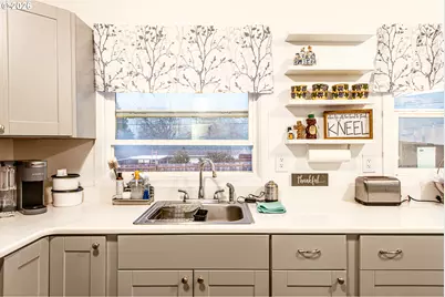 1064 E Taylor Ave, Cottage Grove, OR 97424 - Photo 13