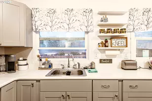 1064 E Taylor Ave, Cottage Grove, OR 97424 - Photo 13