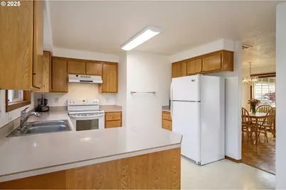695 SW Westview Dr, McMinnville, OR 97128 - Photo 15