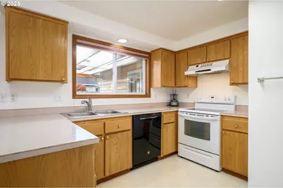 695 SW Westview Dr, McMinnville, OR 97128 - Photo 13