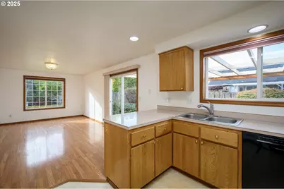 695 SW Westview Dr, McMinnville, OR 97128 - Photo 17