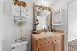1050 Broadway Ave, Winchester Bay, OR 97467 - Photo 19