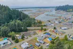 1050 Broadway Ave, Winchester Bay, OR 97467 - Photo 47