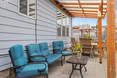 1050 Broadway Ave, Winchester Bay, OR 97467 - Photo 33