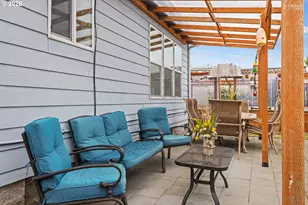 1050 Broadway Ave, Winchester Bay, OR 97467 - Photo 33