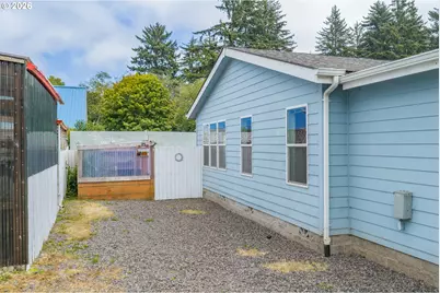 1050 Broadway Ave, Winchester Bay, OR 97467 - Photo 37