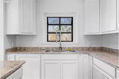 1300 Daisy Ln, Grants Pass, OR 97527 - Photo 11