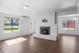 1300 Daisy Ln, Grants Pass, OR 97527 - Photo 5