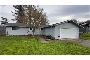 2345 Circle Dr, Roseburg, OR 97471 - Photo 1