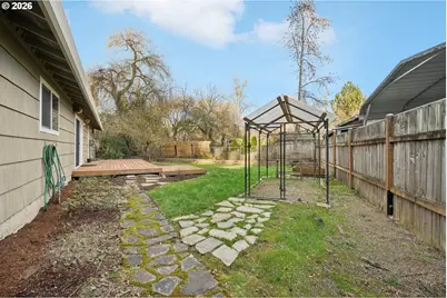 16010 SE Lisa Ln, Milwaukie, OR 97267 - Photo 27