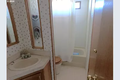 12705 SW Airfield Ln, Culver, OR 97734 - Photo 17