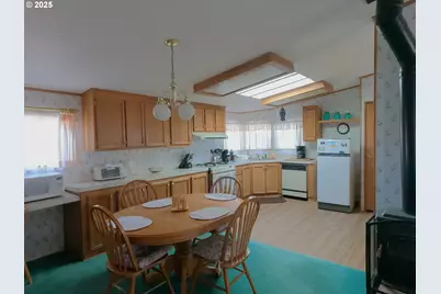 12705 SW Airfield Ln, Culver, OR 97734 - Photo 11