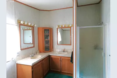 12705 SW Airfield Ln, Culver, OR 97734 - Photo 15