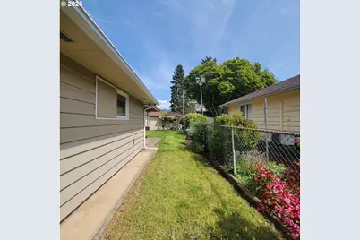 47858 W 1st St, Oakridge, OR 97463 - Photo 33
