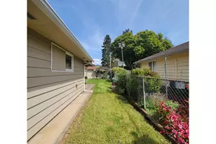 47858 W 1st St, Oakridge, OR 97463 - Photo 33