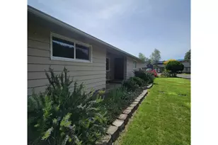 47858 W 1st St, Oakridge, OR 97463 - Photo 3