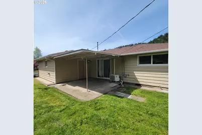 47858 W 1st St, Oakridge, OR 97463 - Photo 9
