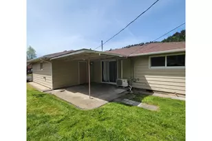 47858 W 1st St, Oakridge, OR 97463 - Photo 9