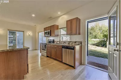 6675 NE Birch St, Hillsboro, OR 97124 - Photo 11