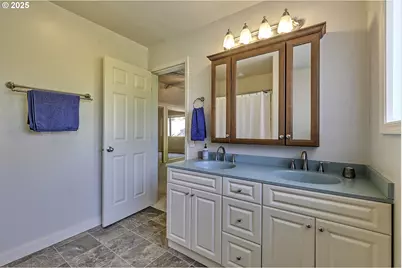 6675 NE Birch St, Hillsboro, OR 97124 - Photo 21